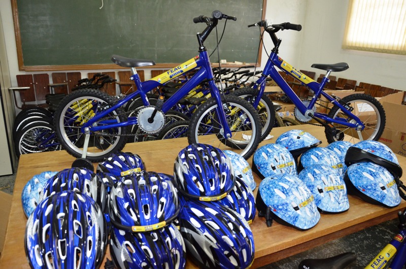 Além das bicicletas, alunos têm acesso a todos os equipamentos de segurança necessários (Foto: Prefeitura de Franca)
